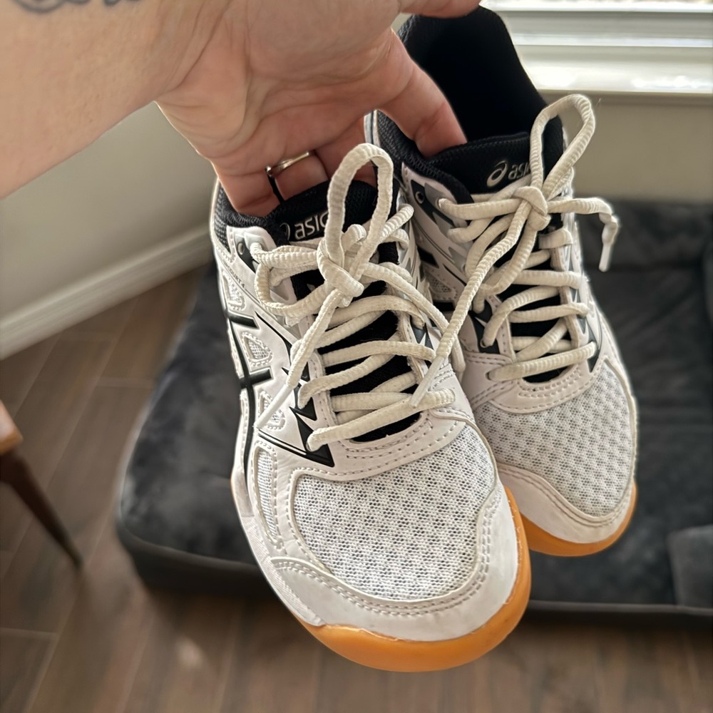 asics court/volleyball shoes youth 2